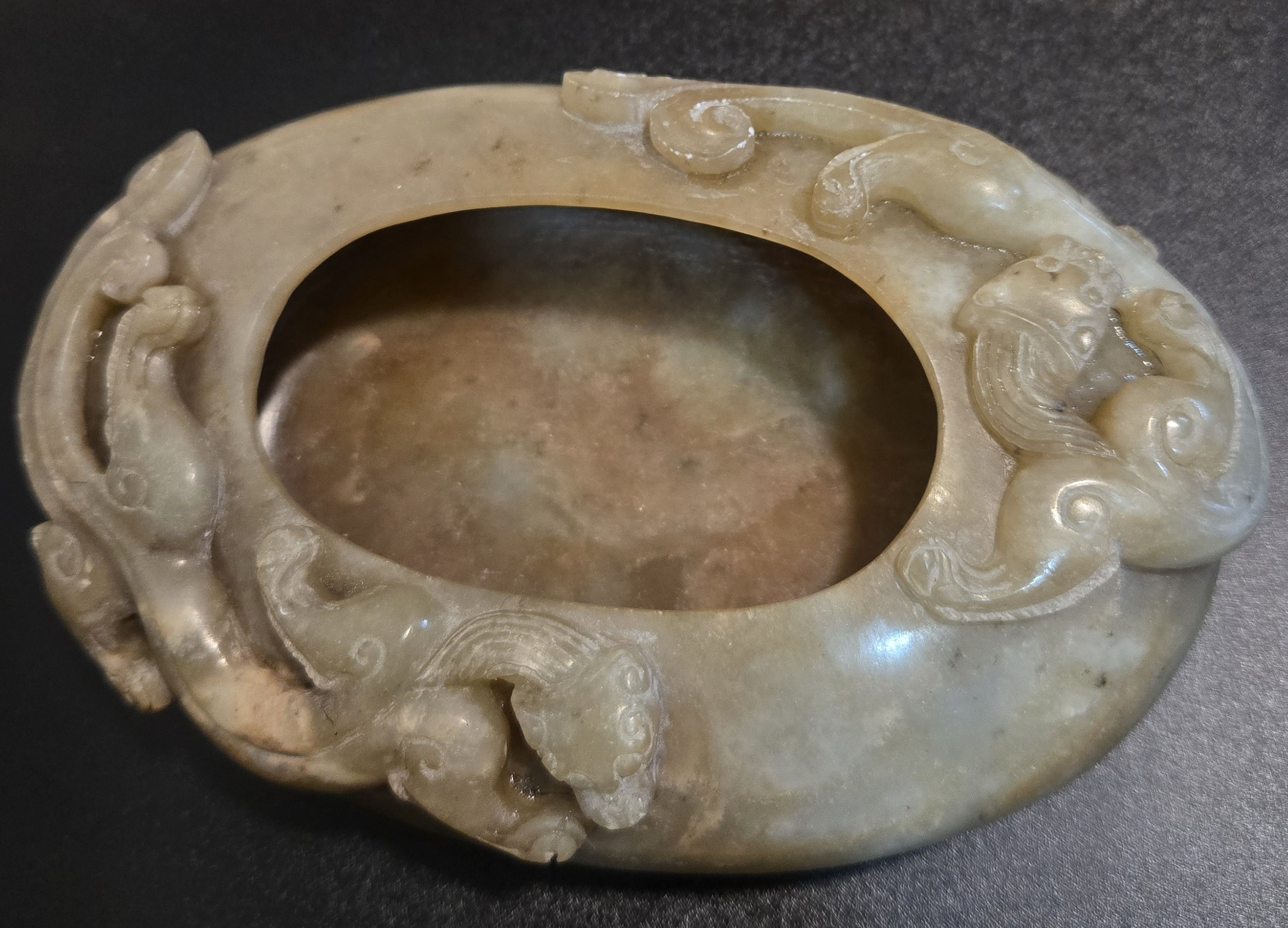 在紫微斗數命理中，有些星辰是專主「財富創造」與「金錢累積」的財星，例如武曲、貪狼、廉貞、天相、太陰、化祿，以及天馬、祿存、青龍、左輔、右弼等重要星曜。因此即將大學畢業的年輕朋友，如果在二十歲至三十五歲此段「流年」和「大運」的人生黃金時期，有許多的上述吉星同時會聚在「命宮」、「財帛宮」與「遷移宮」，且「官祿宮」也無任何凶星的存在，此時就不必急於考研究所或出國讀書深造，而應先以就業、就職為人生的首要目標。甚至自己獨資創業或與朋友合夥開公司，也都會有很好的發展機會，即事業發達、財務興隆等目標都會實現。